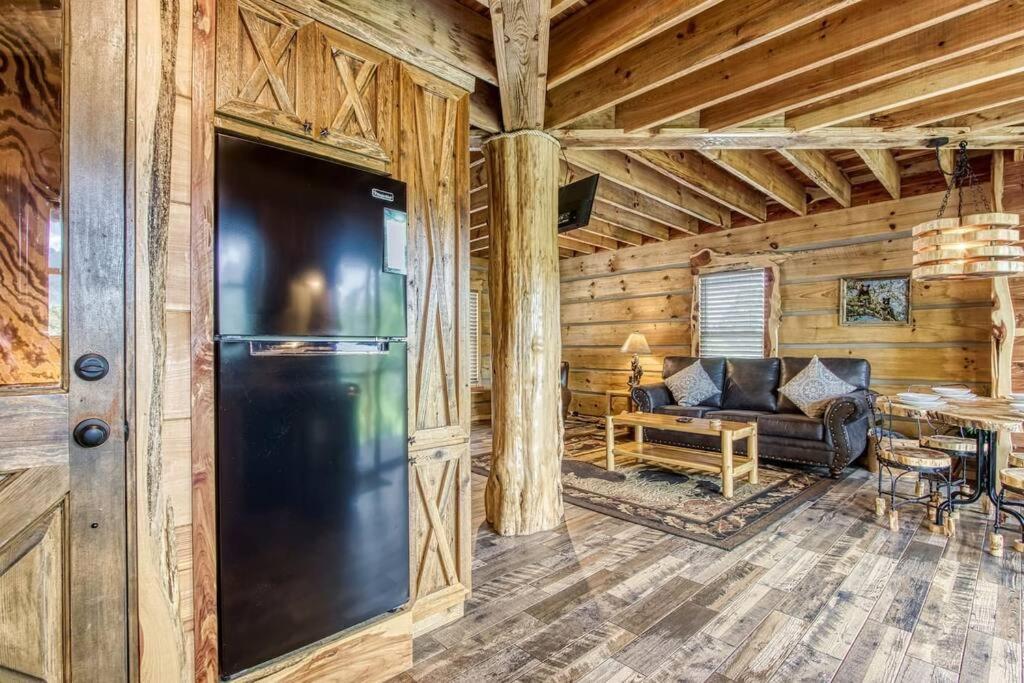 The Log Castle~Stunning Mountain Views~Hot Tub Villa Sevierville Exterior photo