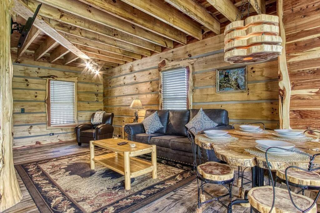 The Log Castle~Stunning Mountain Views~Hot Tub Villa Sevierville Exterior photo