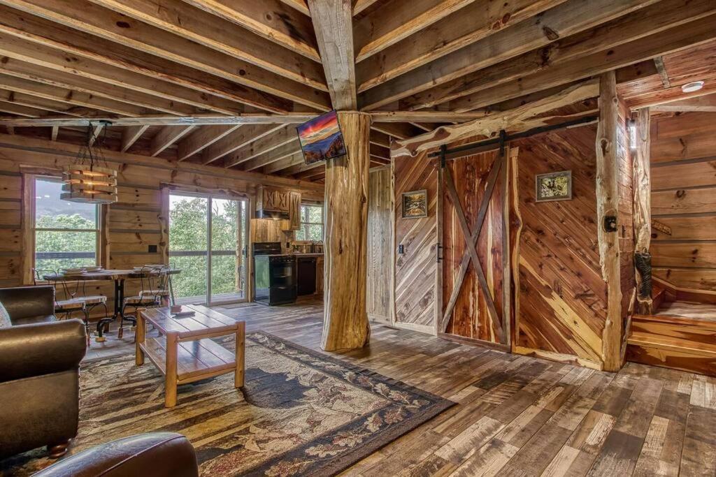 The Log Castle~Stunning Mountain Views~Hot Tub Villa Sevierville Exterior photo