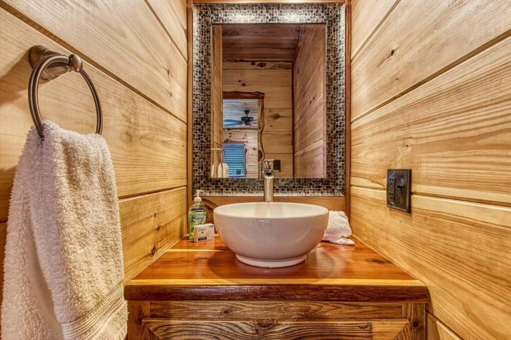 The Log Castle~Stunning Mountain Views~Hot Tub Villa Sevierville Exterior photo