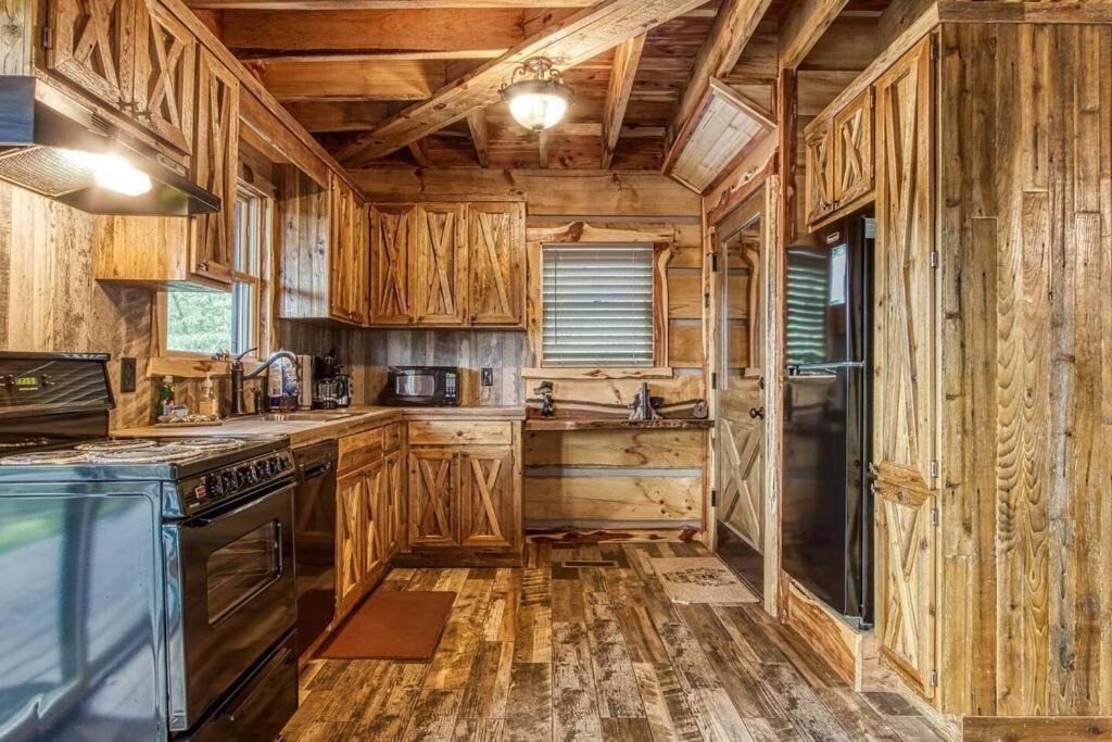 The Log Castle~Stunning Mountain Views~Hot Tub Villa Sevierville Exterior photo