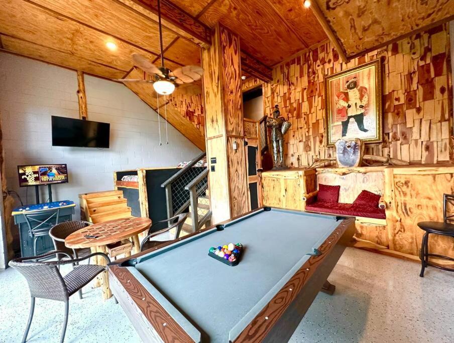 The Log Castle~Stunning Mountain Views~Hot Tub Villa Sevierville Exterior photo